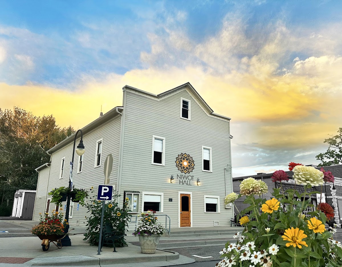 Niwot Hall, Niwot